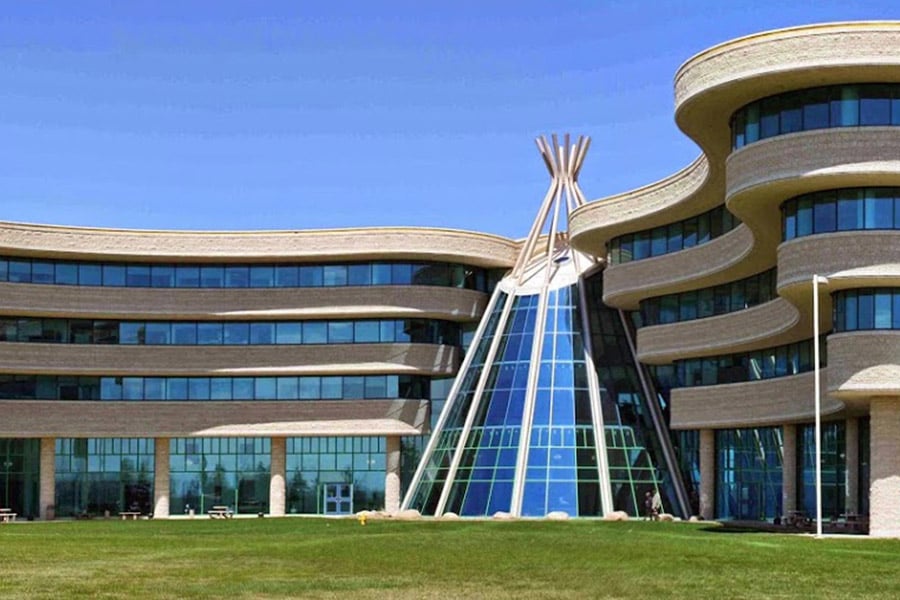 Extérieur de l'Université des Premières Nations du Canada